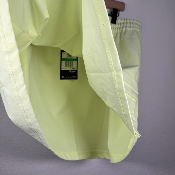 NWT!! Nike Women's Utility Cargo Skirt Yellow Style CZ8907-701 | Size‎ XL - Picture 3 of 8